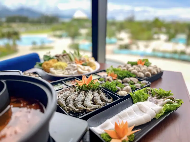 Lẩu hải sản nhìn ra công viên nước, nhà hàng KARAN