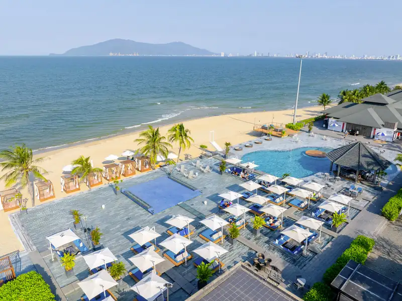 Nami Beach Club trên bãi biển nhìn từ trên cao, Mikazuki Đà Nẵng