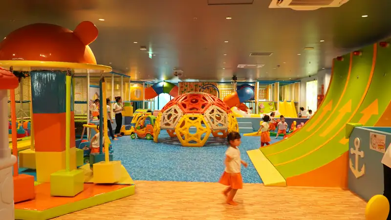 Khu leo trèo, cầu trượt nhiều màu trong Ninja Kids' Park, công viên nước Mikazuki 365 Đà Nẵng