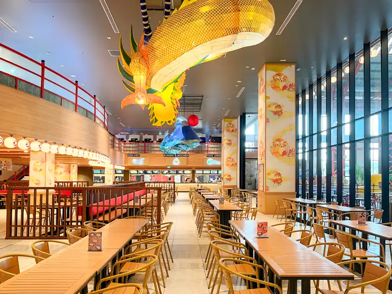 Khu ẩm thực Matsuri Foodcourt trong công viên nước Mikazuki