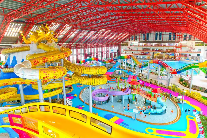 Toàn cảnh công viên nước trong nhà có mái che Mikazuki Water Park 365 Đà Nẵng