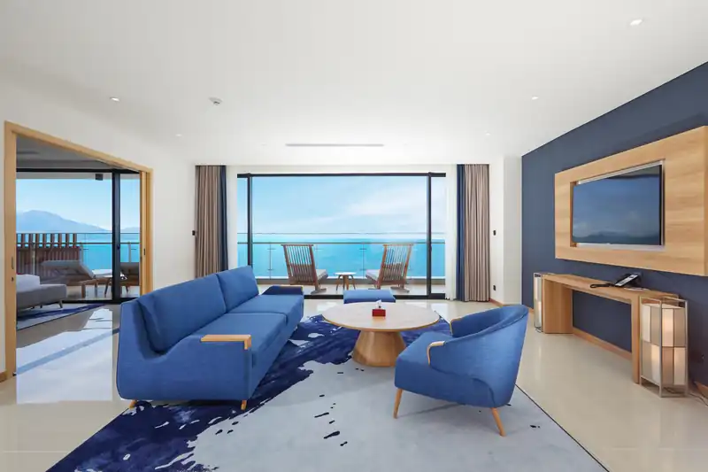 Phòng khách Ambassador Suite Ocean View 170 m², Mikazuki Đà Nẵng