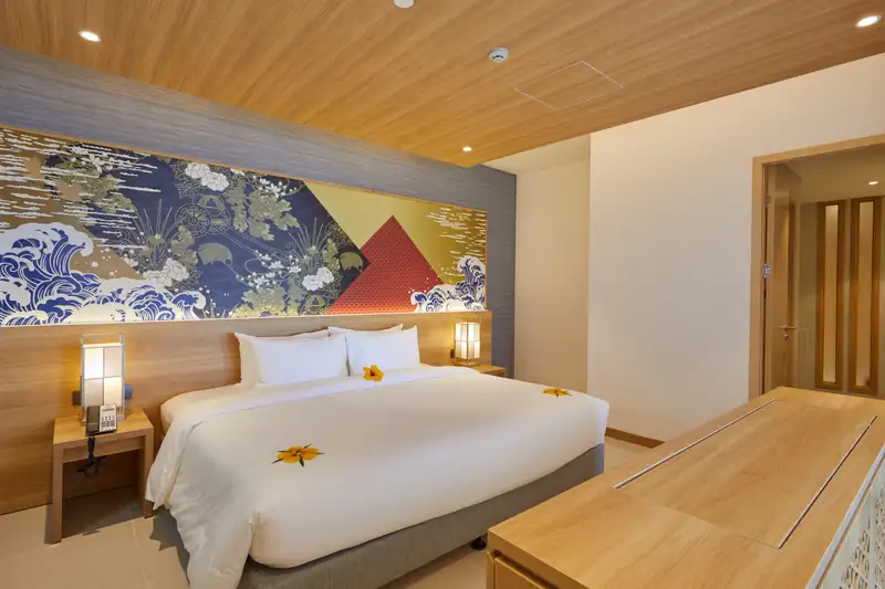 Phòng ngủ Ambassador Suite tranh núi Phú Sĩ