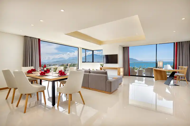 Phòng khách và bàn ăn Executive Suite Ocean View 200 m², Mikazuki Đà Nẵng