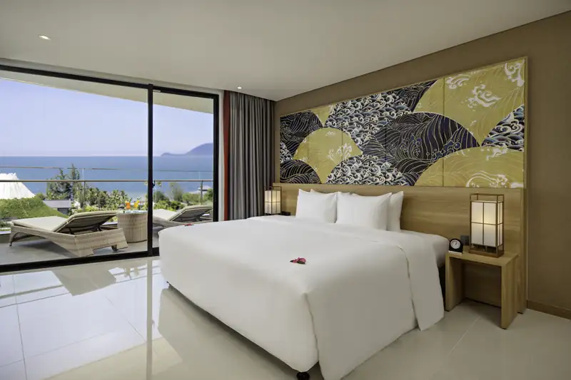 Phòng ngủ Executive Suite nhìn ra biển Đà Nẵng