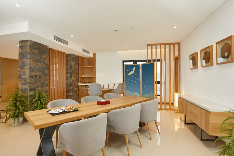 Bàn ăn trong Presidential Suite Mikazuki