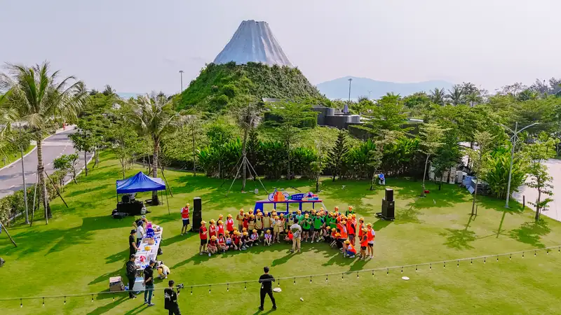 Đoàn team building trên bãi cỏ dưới chân núi Phú Sĩ thu nhỏ, Mikazuki Đà Nẵng