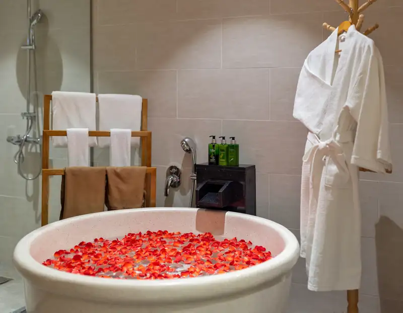 Bồn ngâm cánh hoa ở Sia Spa