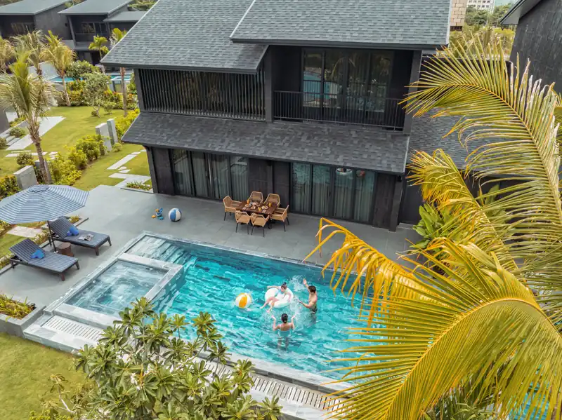 Villa hồ bơi riêng Mikazuki Villas – The Ryokan nhìn từ trên cao, Đà Nẵng