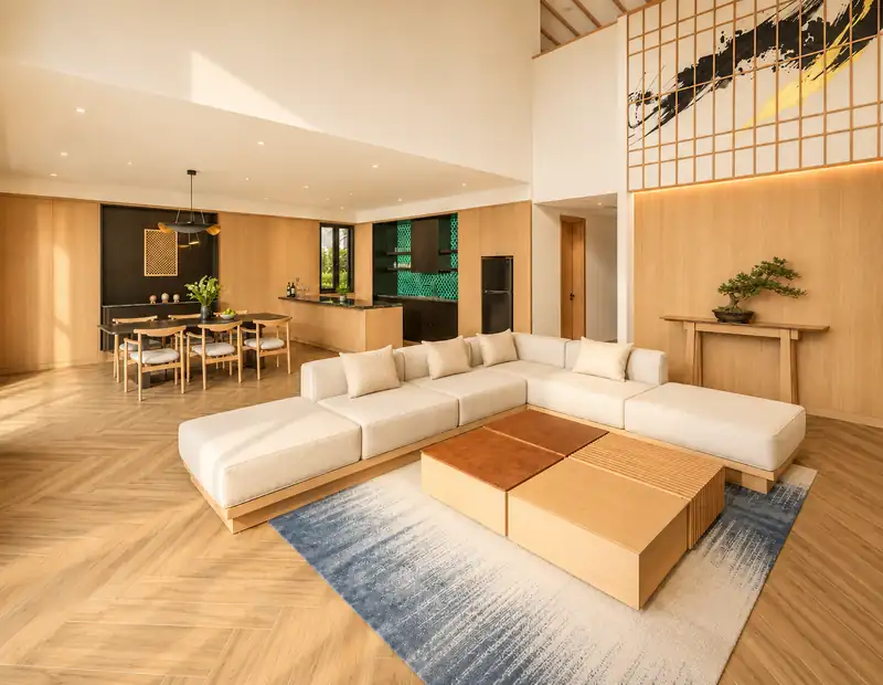 Phòng khách trần cao của villa Mikazuki